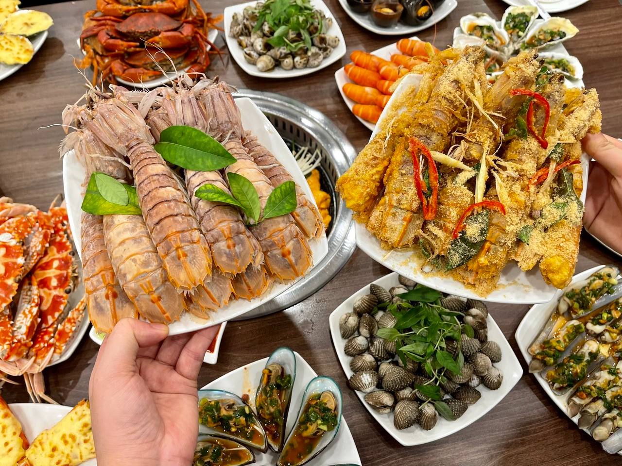 an-hai-san-o-cat-ba-tuoi-ngon